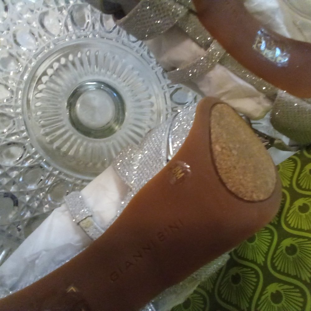 💖Gianni Bini Silver Platform Heels Size:8 BNWT - Picture 5 of 14